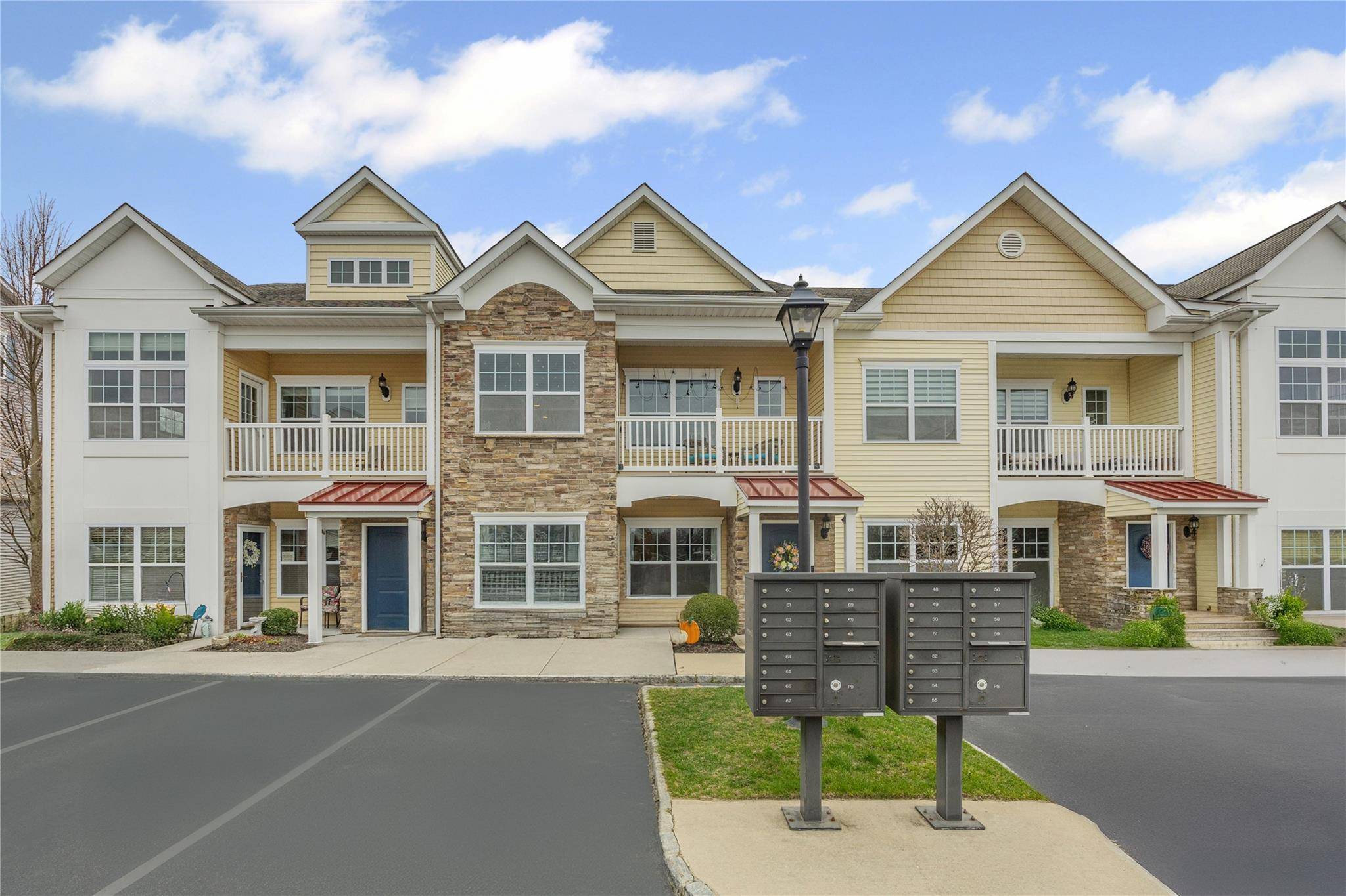 64 Barley LN,  Patchogue,  NY 11772