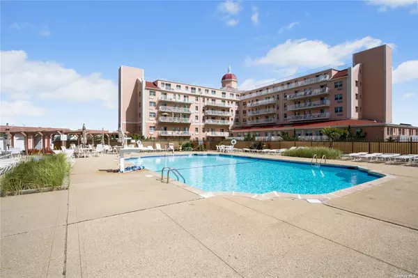 Lido Beach, NY 11561,2 Richmond Rd #4D