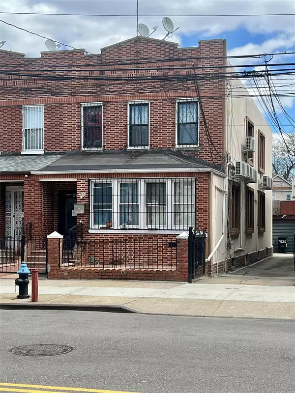 Corona, NY 11368,9736 Corona AVE