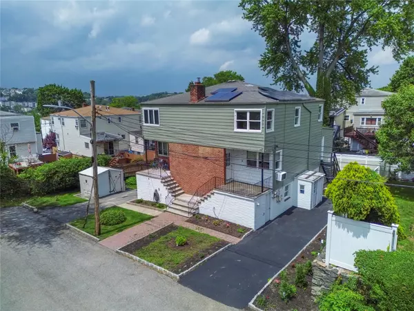 10 Ivy PL, Yonkers, NY 10701