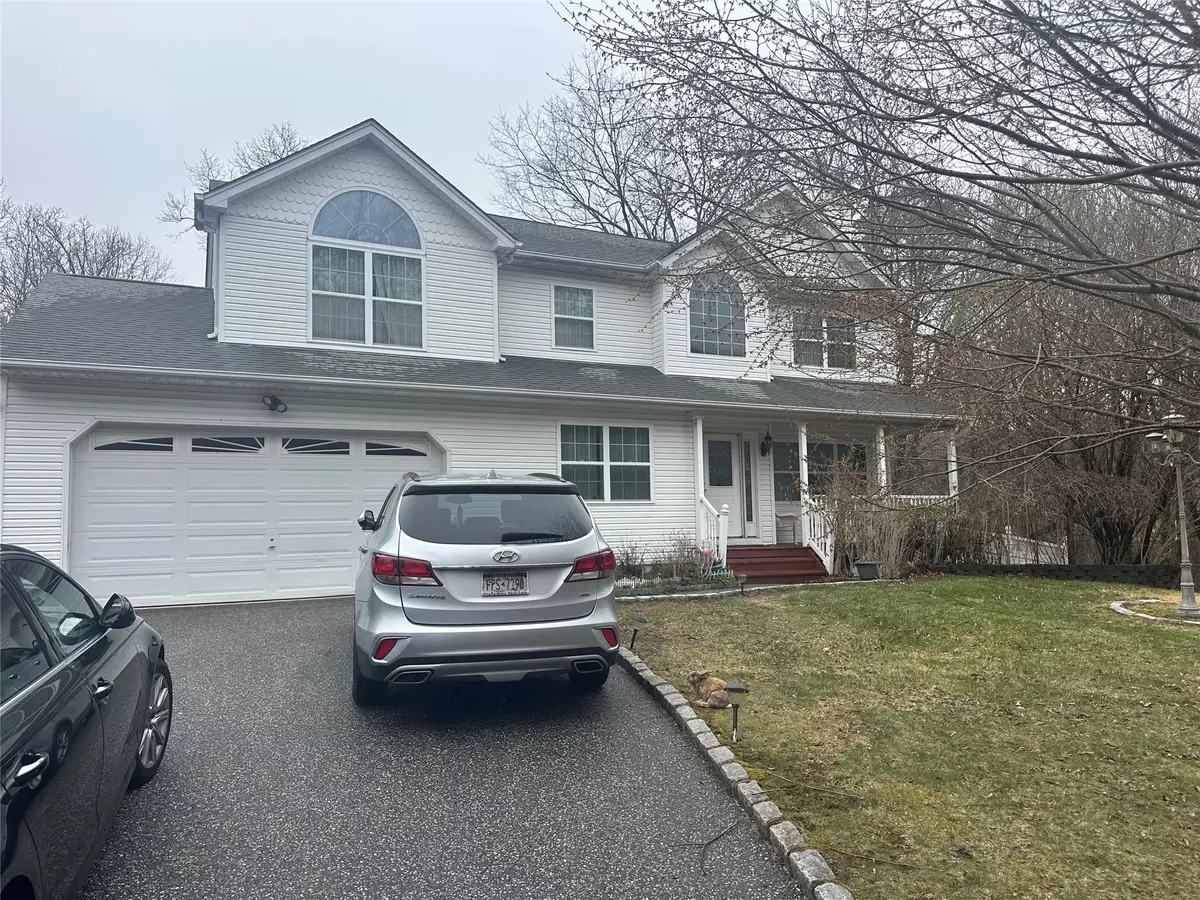 Medford, NY 11763,17 Mill LN