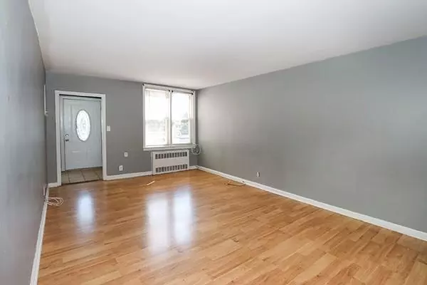 Floral Park, NY 11001,8604 Little Neck Pkwy