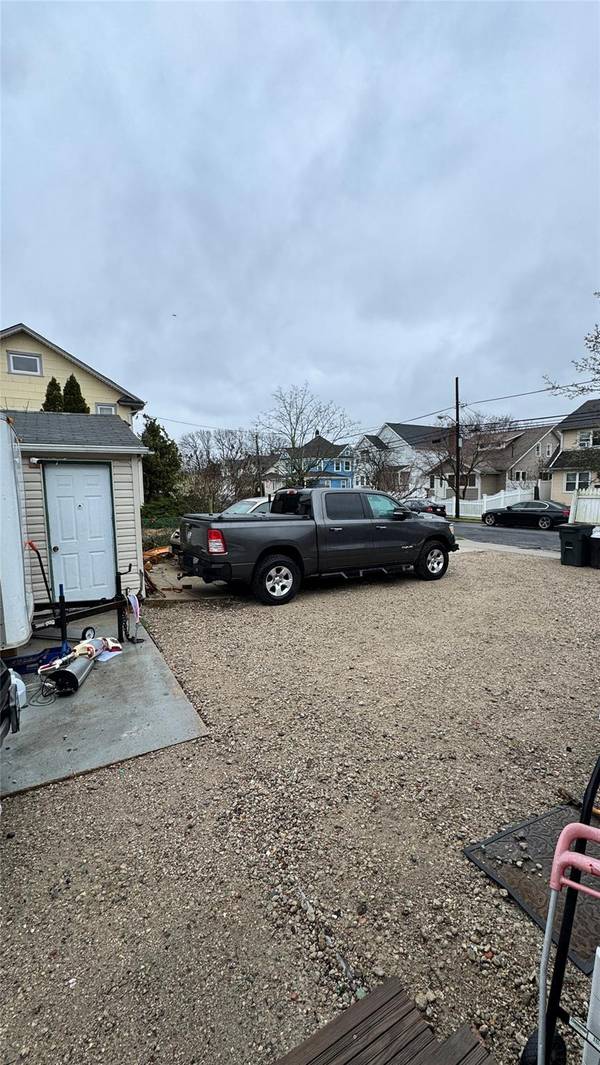 Freeport, NY 11520,216 N Ocean AVE