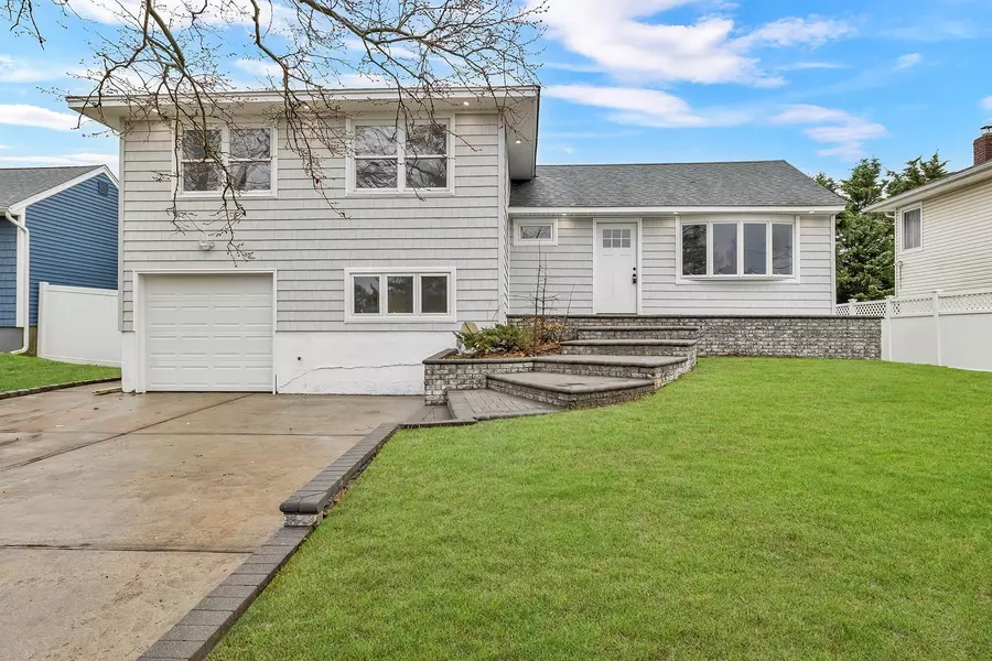 3972 Ralph ST, Seaford, NY 11783