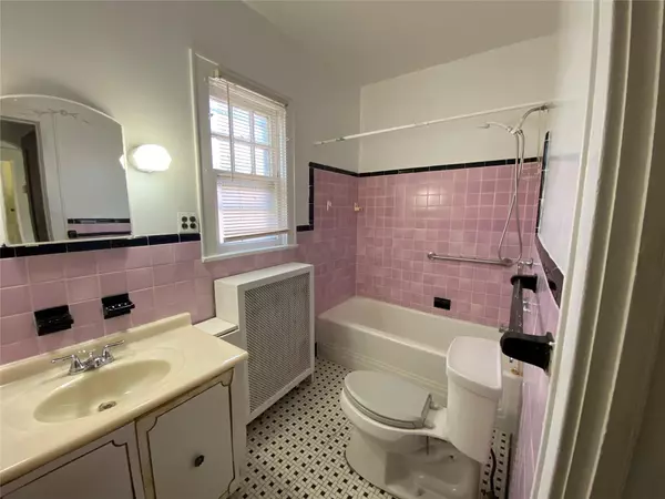 Yonkers, NY 10701,315 Jessamine AVE