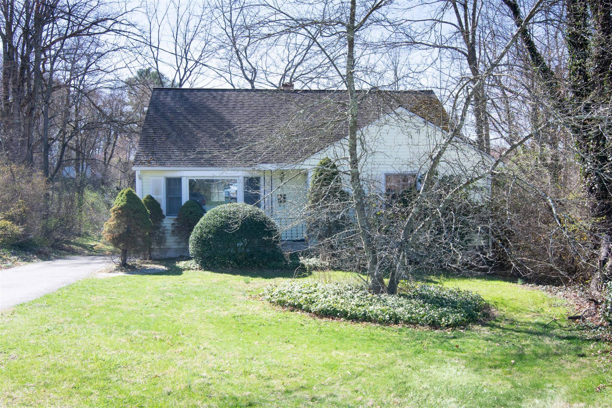 Ossining, NY 10562,5 Amawalk Court