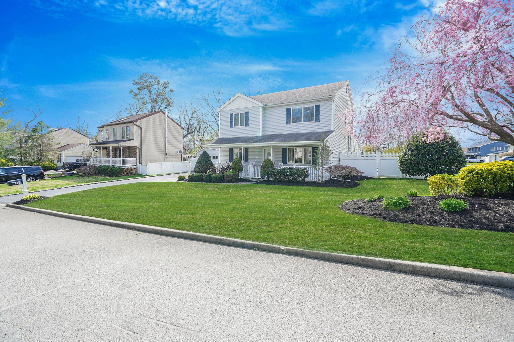 Lake Grove, NY 11755,120 Orienta AVE
