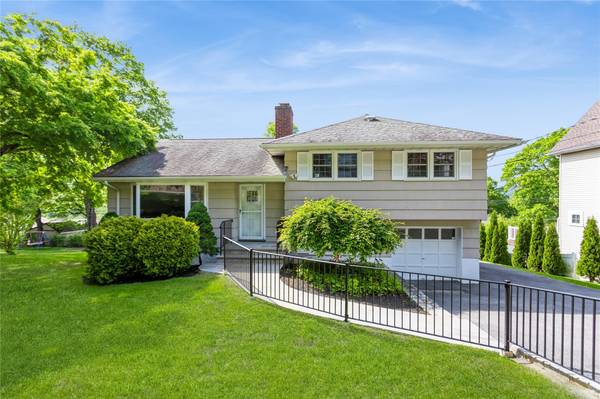 789 Warren AVE,  Thornwood,  NY 10594