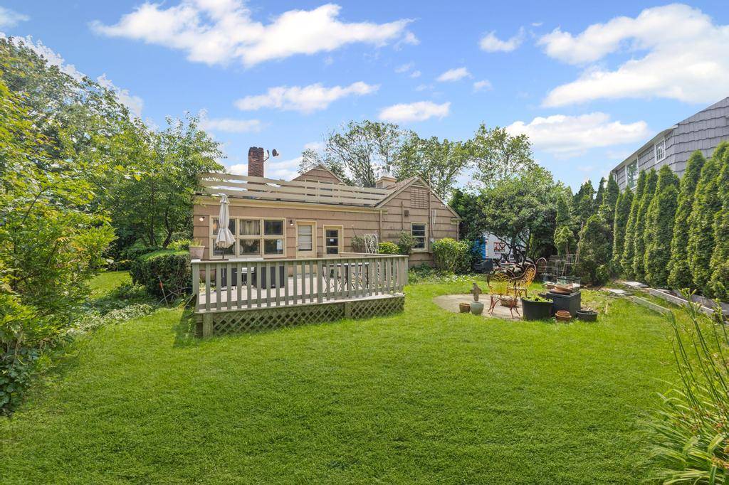 Woodsburgh, NY 11598,66 Willow RD