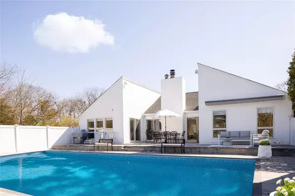 3 Clay Pit RD, Remsenburg, NY 11960