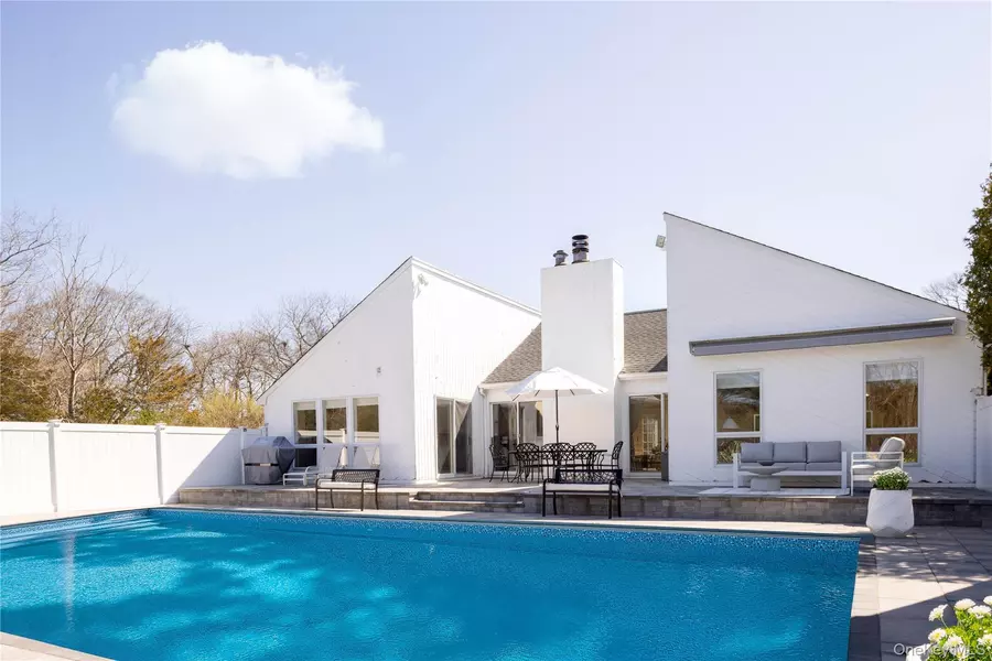 3 Clay Pit RD, Remsenburg, NY 11960