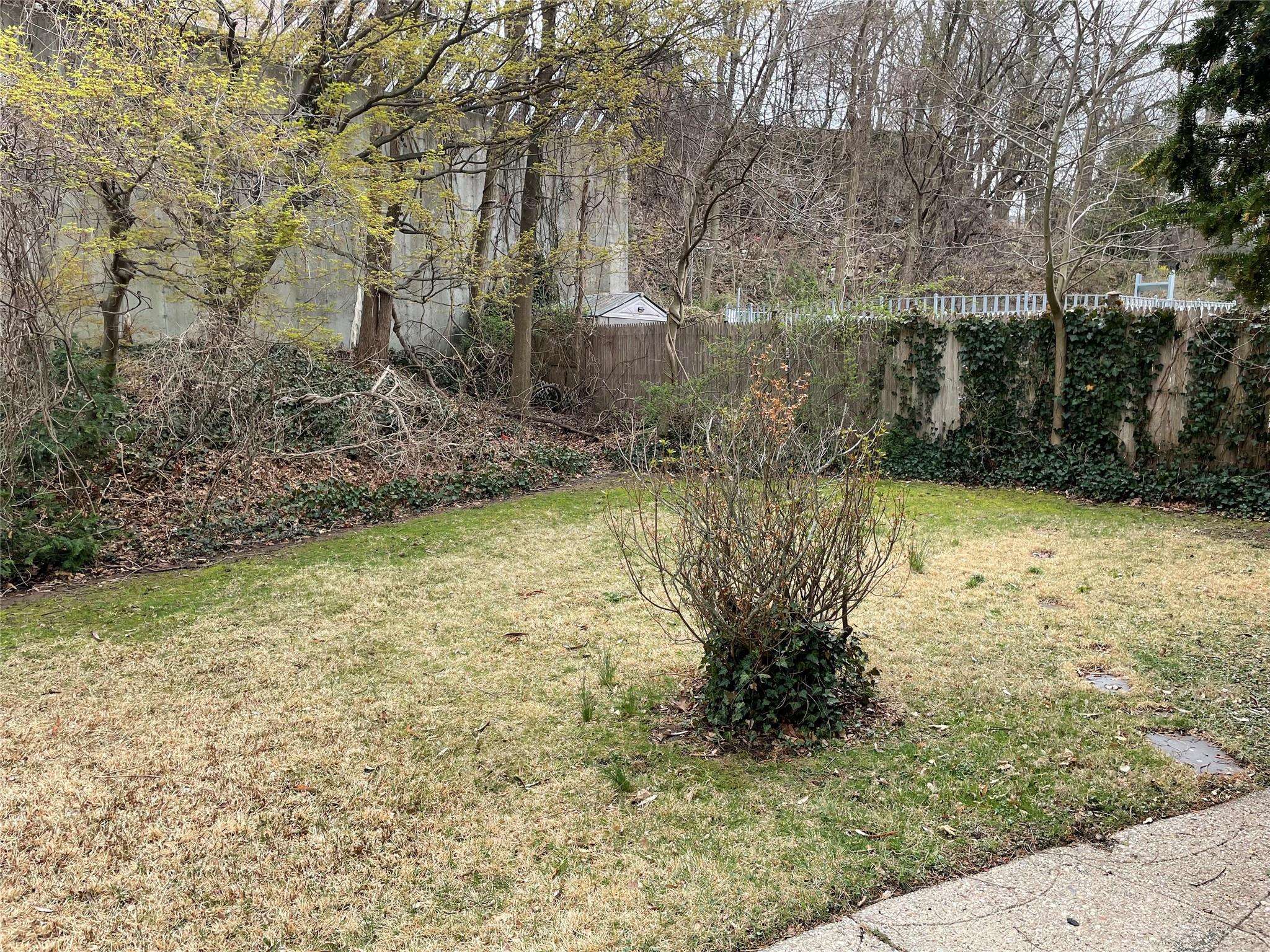 Yonkers, NY 10704,466 Midland AVE