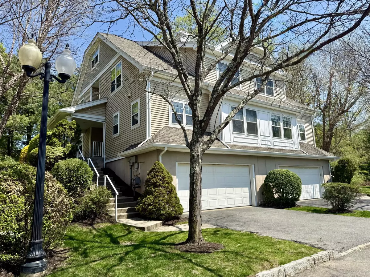 Peekskill, NY 10566,20 Roma Orchard RD