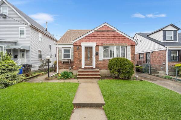 100-16 205th PL, Hollis, NY 11423