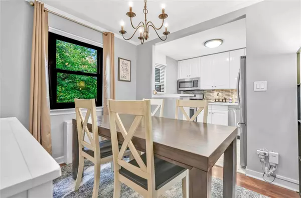Great Neck, NY 11021,4 E Mill DR #3D