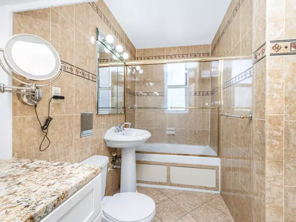 Bronx, NY 10463,679 W 239th ST #5H