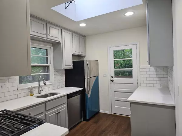 Glen Cove, NY 11542,23 Beverly RD