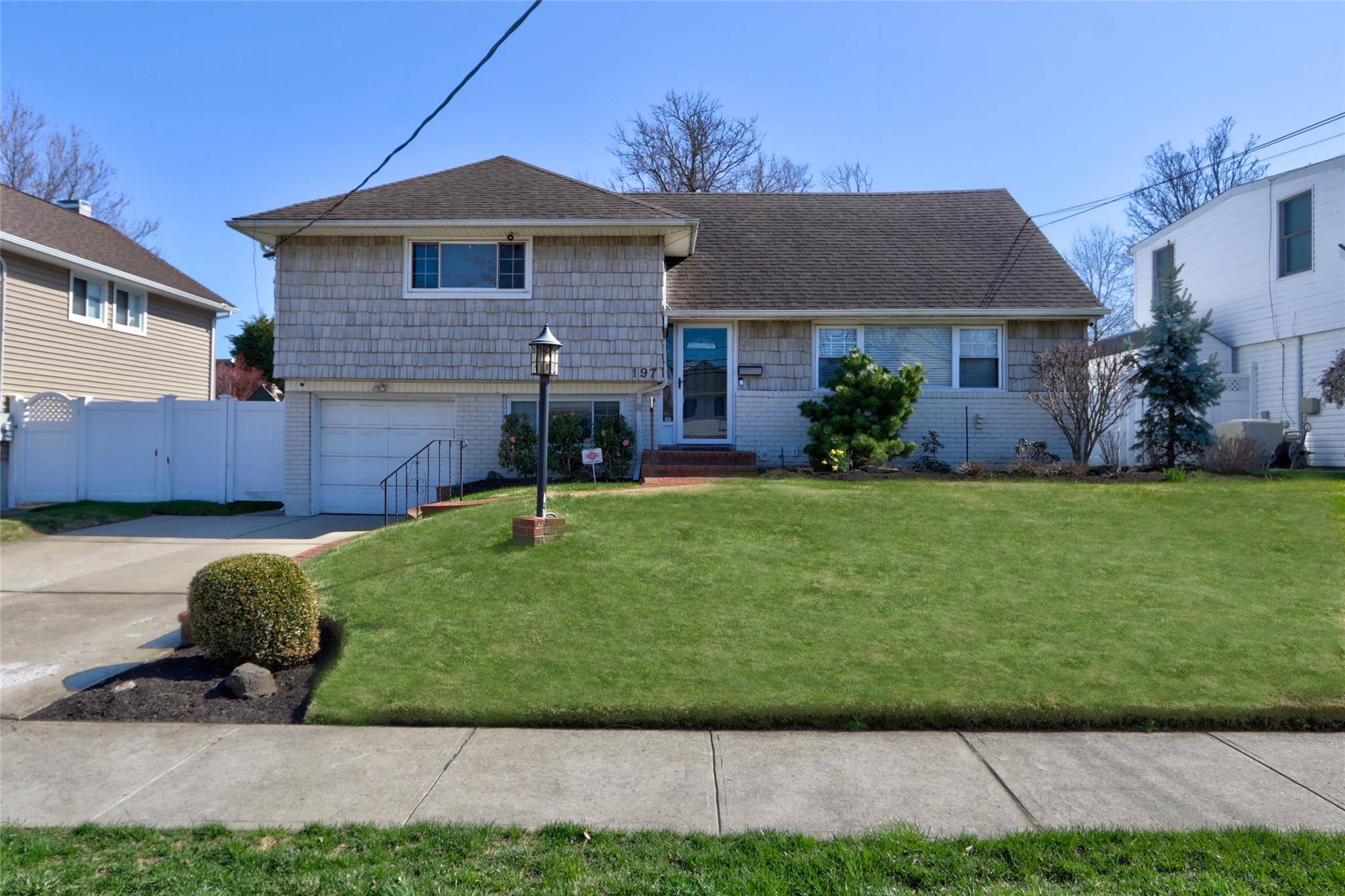 197 W Henrietta AVE, Oceanside, NY 11572