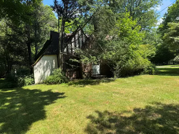 268 Cherry LN, Suffern, NY 10901