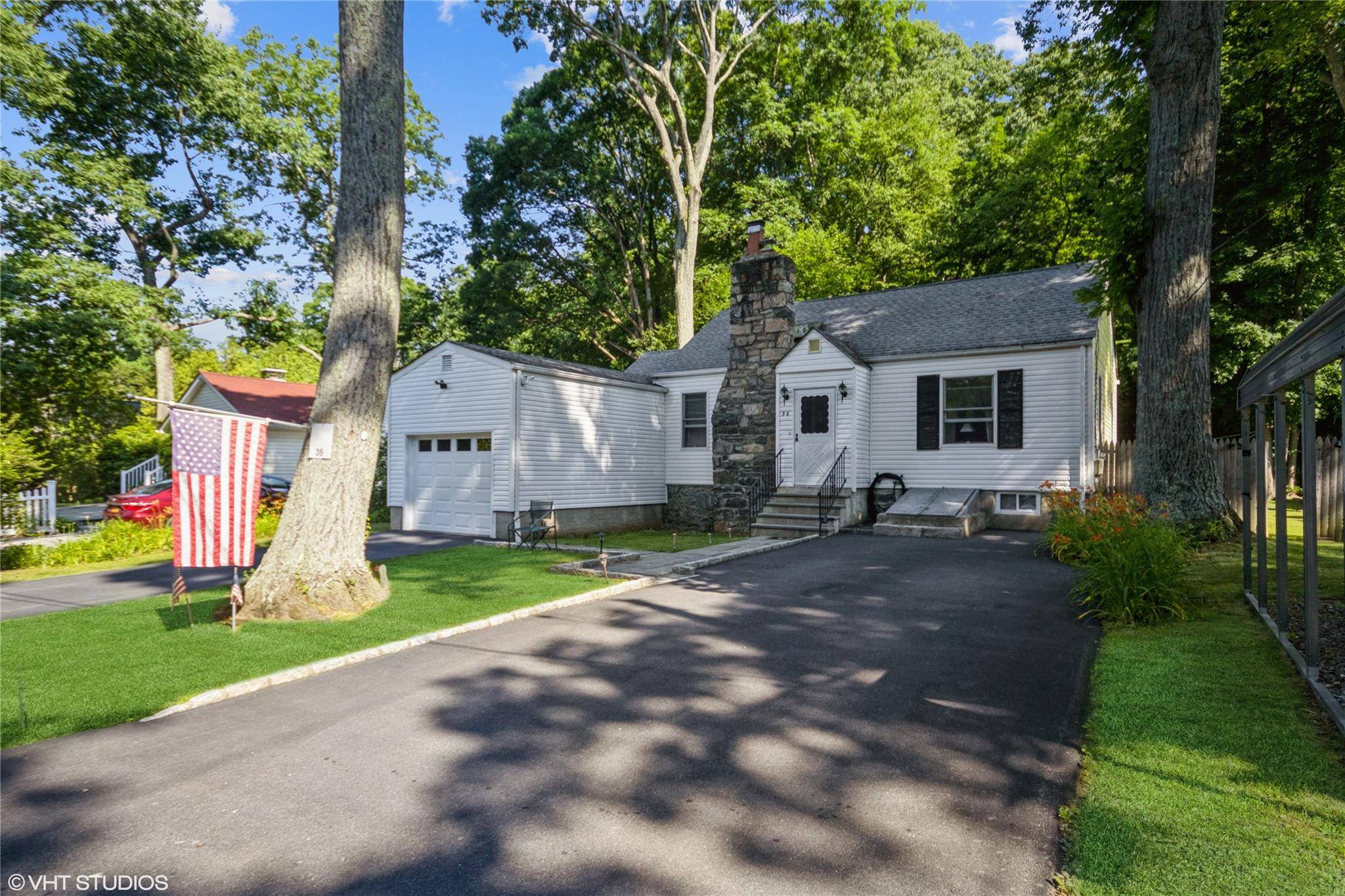 36 Longwood RD, Mahopac, NY 10541