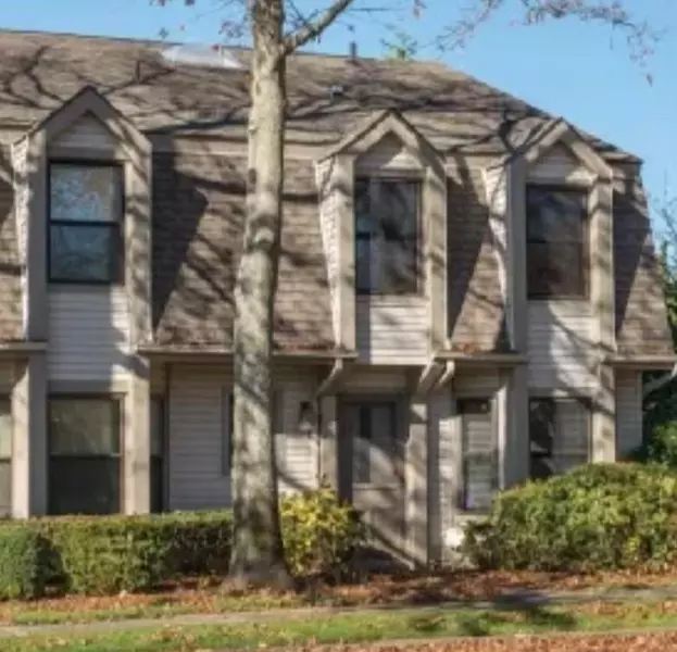 50 HUBBARD LN #67, Southampton, NY 11968