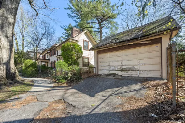 Bronx, NY 10471,5122 Post RD