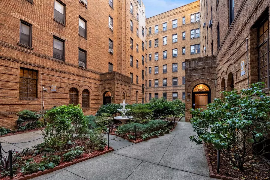 83-44 Lefferts BLVD #4G, Kew Gardens, NY 11415
