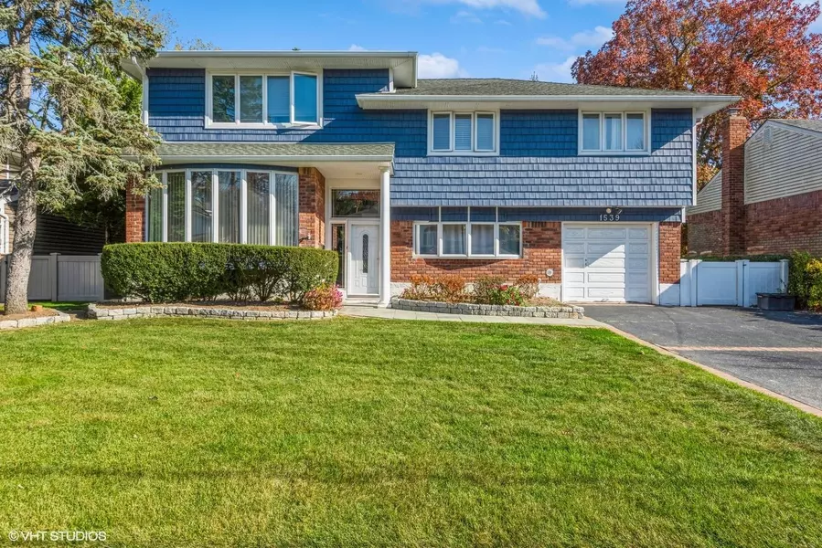 1539 Jennie RD, Wantagh, NY 11793