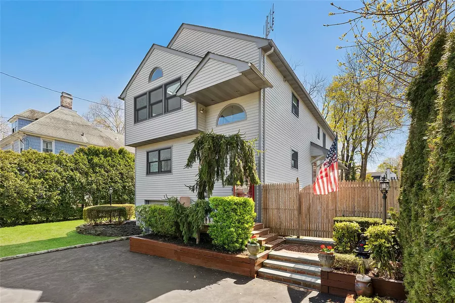 110 Sidney ST, Oyster Bay, NY 11771