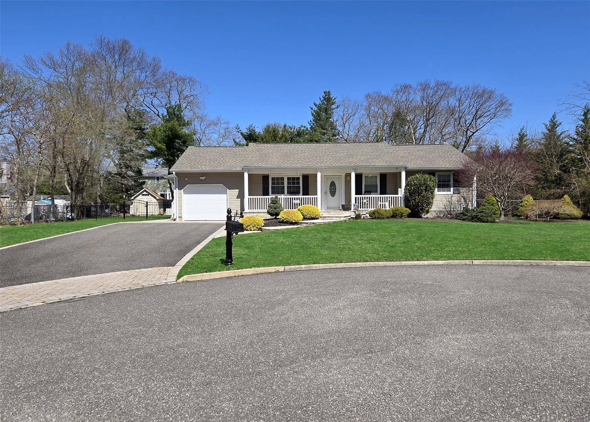 11 Addie LN, Nesconset, NY 11767