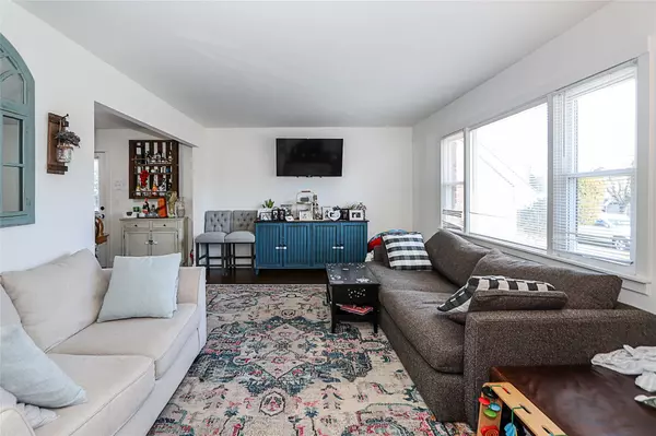 Westbury, NY 11590,47 Manhattan AVE