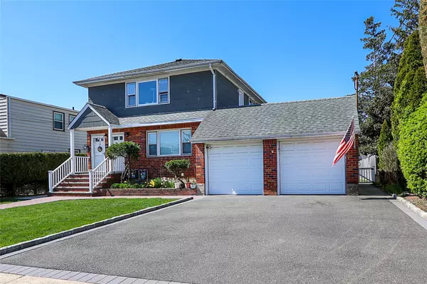 Westbury, NY 11590,47 Manhattan AVE