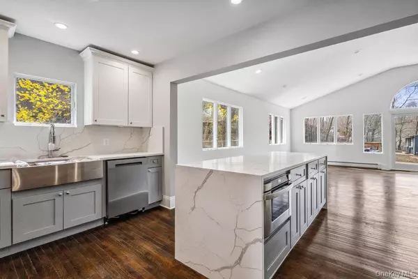 Huntington, NY 11743,37 Soundview RD