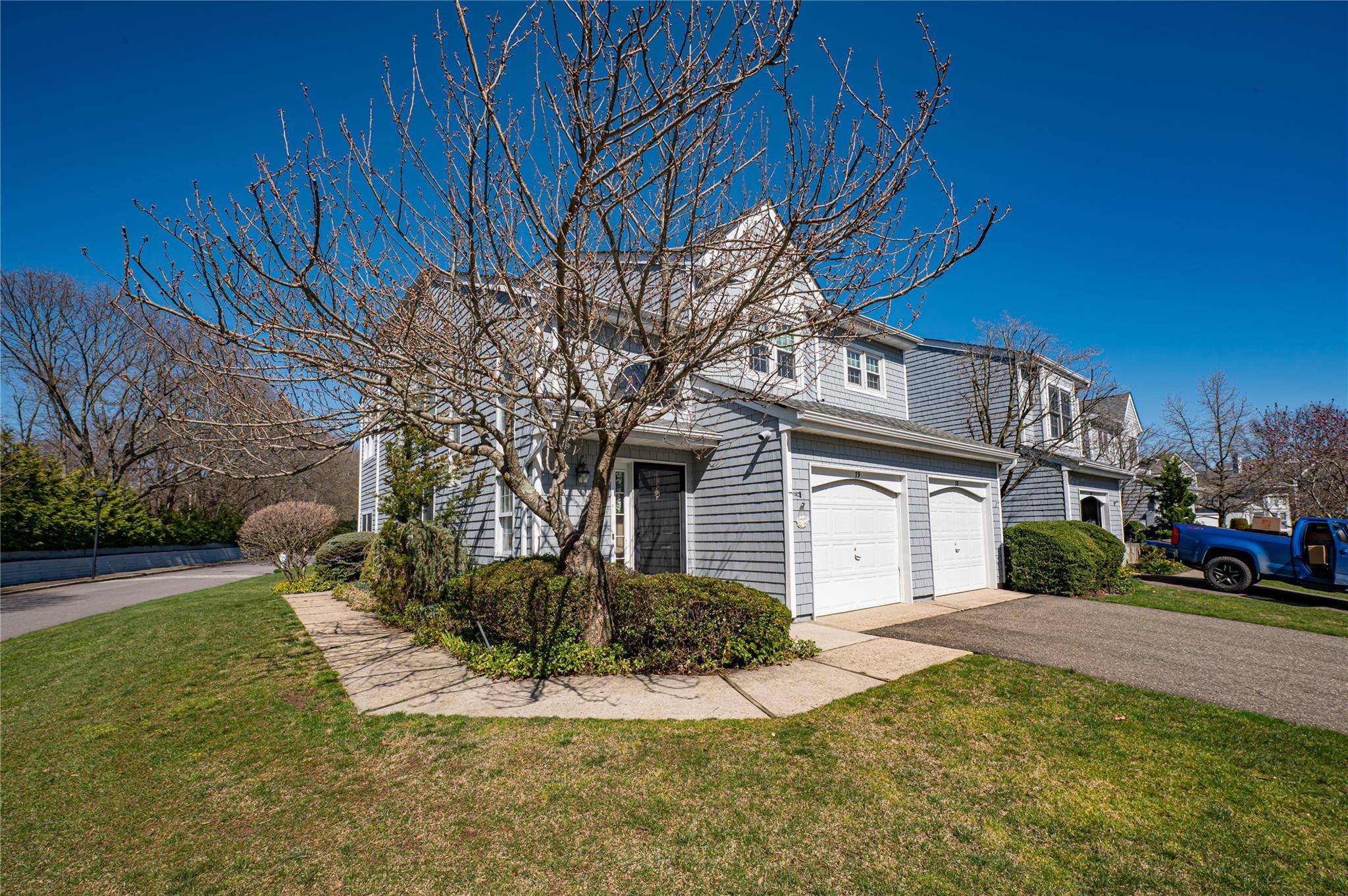 78 Lakebridge DR, Kings Park, NY 11754