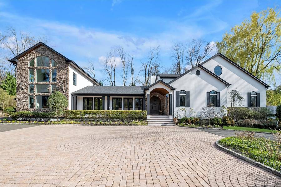 64 Barkers Point RD, Sands Point, NY 11050