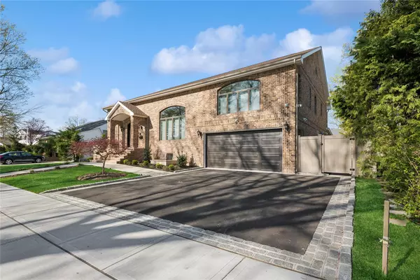 North Woodmere, NY 11581,783 Oakleigh RD