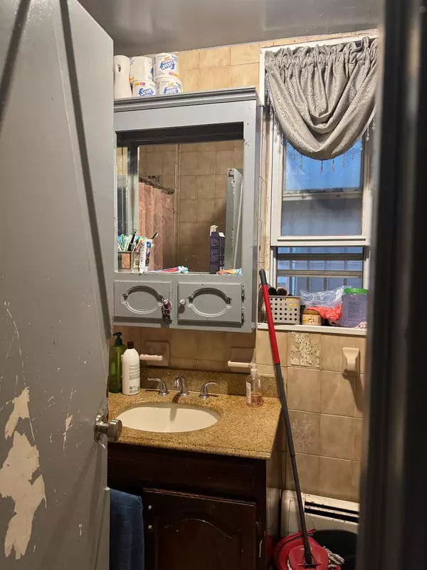 Bronx, NY 10472,1242 Saint Lawrence AVE
