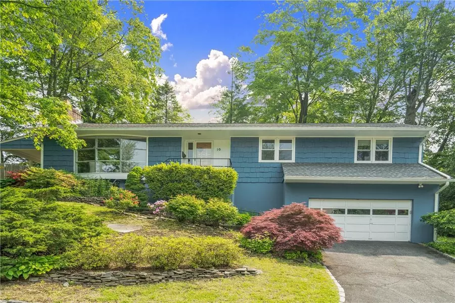 10 Doris DR, Scarsdale, NY 10583