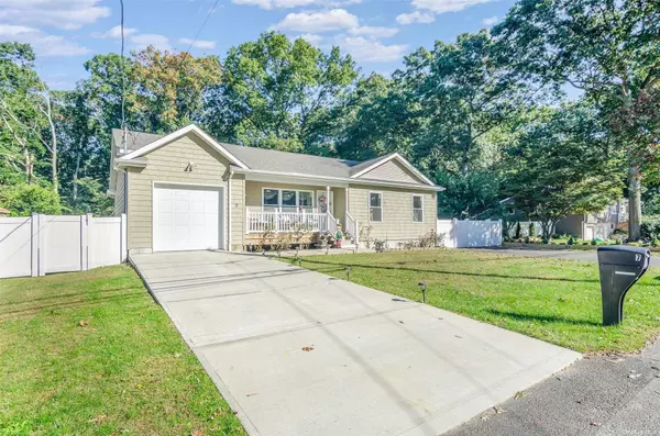 Centereach, NY 11720,7 Henry ST
