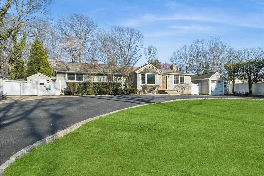 147 Calvert AVE, Ronkonkoma, NY 11779