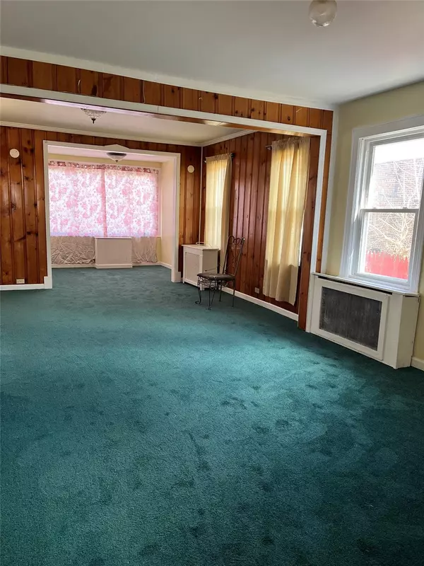 Saint Albans, NY 11412,116-42 196th ST