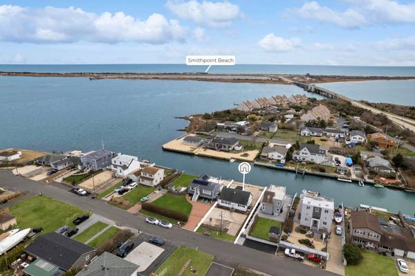 24 Roneck CT, Shirley, NY 11967