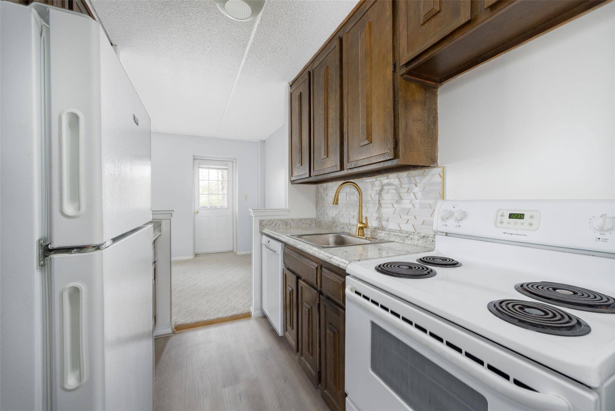 Poughkeepsie, NY 12601,160 Academy ST #2C
