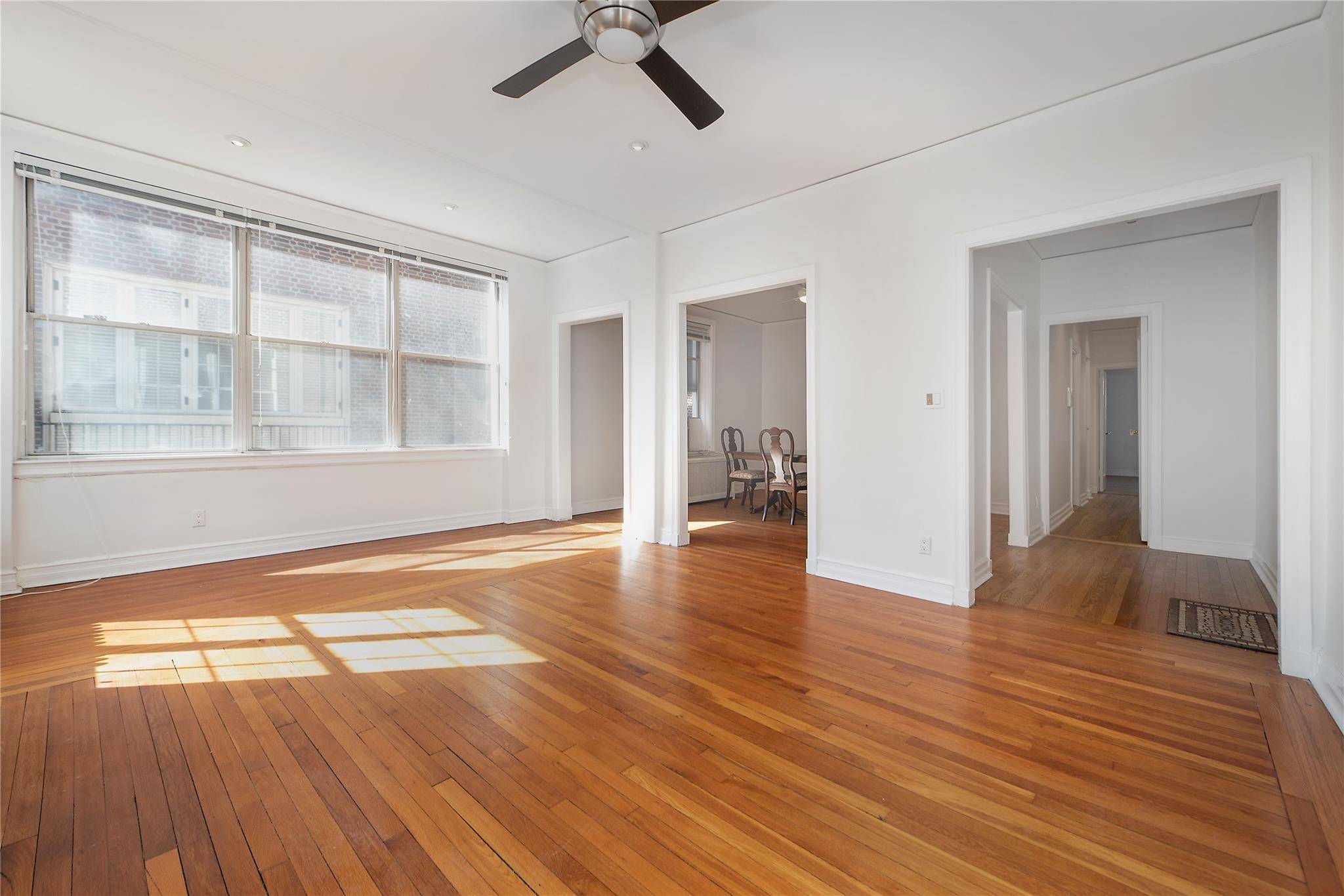 Jackson Heights, NY 11372,3752 85th ST #2