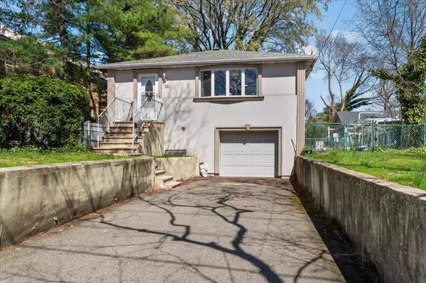 Roslyn Heights, NY 11577,131 Powerhouse RD