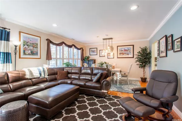 East Setauket, NY 11733,60 Erin LN #60