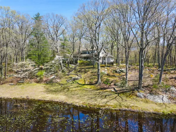 109 Old Church LN, Pound Ridge, NY 10576
