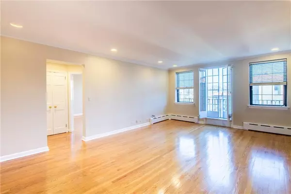 Larchmont, NY 10538,14 N Chatsworth AVE #7A