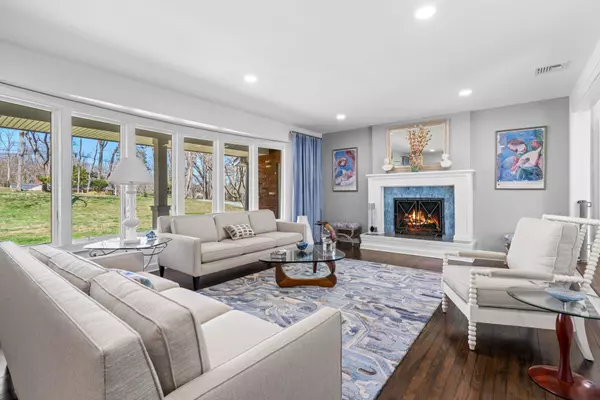 Lloyd Harbor, NY 11743,41 Harbor Hill DR
