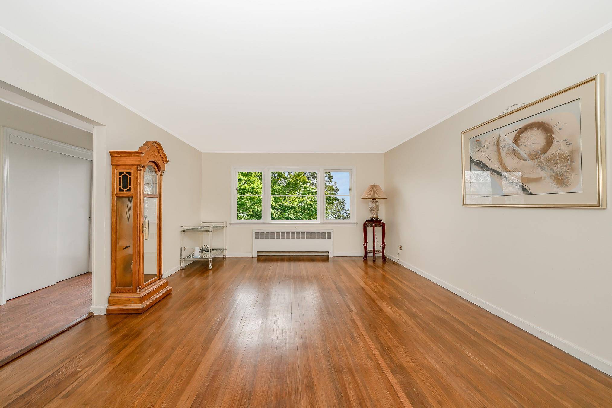 Farmingdale, NY 11735,17 Pinetree DR